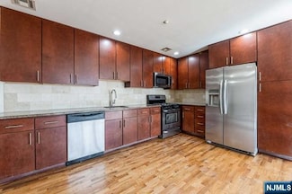 17 Meadow Rd Unit 501, Rutherford, NJ 07070