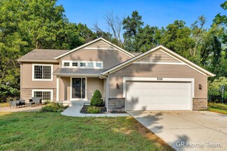 3329 Ivanrest Ave SW, Grandville, MI 49418