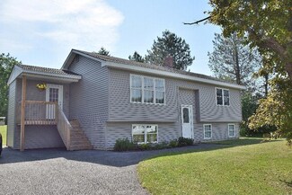 322 Middle Rd, Sabattus, ME 04280