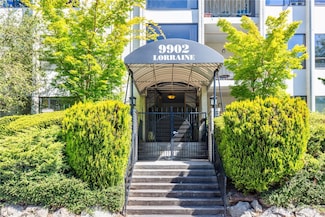 9902 NE 4th St Unit 4, Bellevue, WA 98004