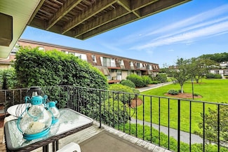 18 Williamsburg Ct Unit 12, Shrewsbury, MA 01545