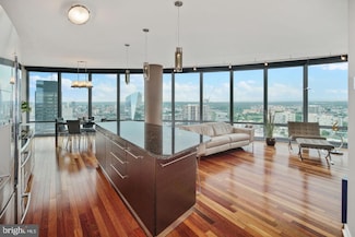 2101 Market St Unit 3502, Philadelphia, PA 19103