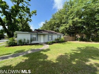 806 E Horner St, Atmore, AL 36502