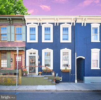 29 Swan St, Lambertville, NJ 08530