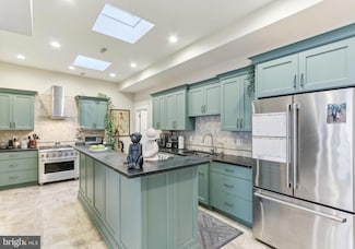 135 E Allen St, Philadelphia, PA 19125