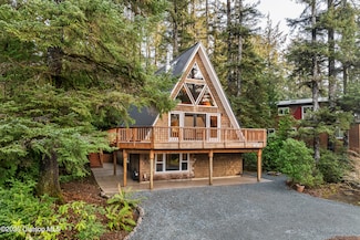 108 College Ave, Manzanita, OR 97130