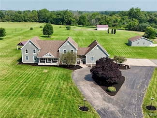 3835 Ewings Rd, Lockport, NY 14094