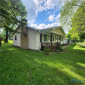 613 Mission Dr, Upper Sandusky, OH 43351