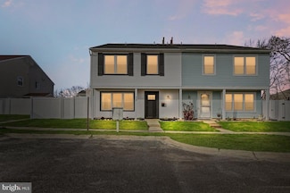 13 Lamont Ct, Sicklerville, NJ 08081