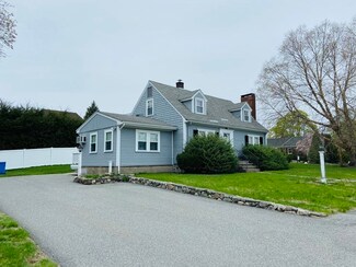 5 Rangeley Rd, Waltham, MA 02453