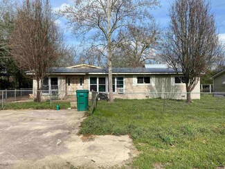 111 S 4th St, Cochran, GA 31014