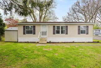 25 Patio Dr, Panorama, NY 14625