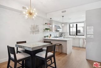 10612 W Kareen Ct, Toluca Lake, CA 91602