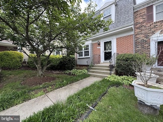 306 Cherry Ct, Herndon, VA 20170
