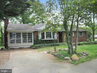 306 May Ct, West Deptford, NJ 08096
