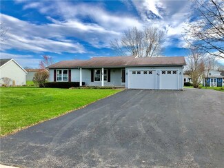 50 Woodstock Ln, Brockport, NY 14420