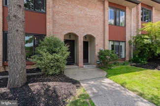 911 Stonybrook Dr, Norristown, PA 19403