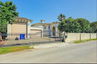 135 1st St, Dickinson, TX 77539