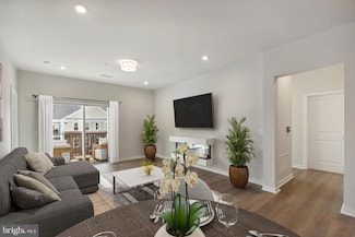 700 Mount Airy Terrace NE Unit 405, Leesburg, VA 20176