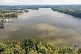 848 Lakeforest Dr Unit 37, Clover, SC 29710