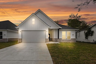 1815 N 19th St, Nederland, TX 77627