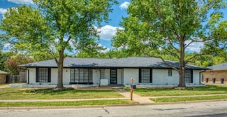 1523 Crescent Dr, Sherman, TX 75092