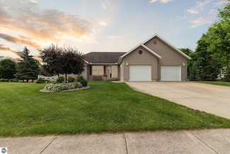 514 Westwind Ln, Ithaca, MI 48847