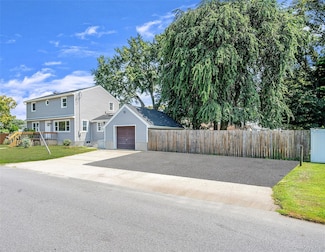 286 Old Country Rd, Deer Park, NY 11729