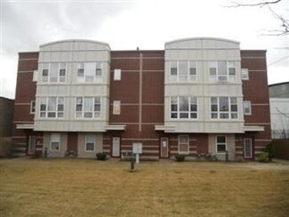 4527 W School St, Chicago, IL 60641