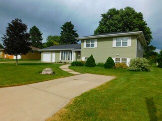 116 N School St, Cuba City, WI 53807