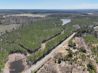 7 E Rd, Shubuta, MS 39360