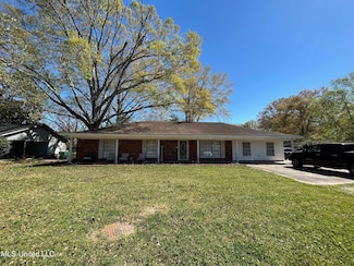 1320 Sally Dr, Picayune, MS 39466