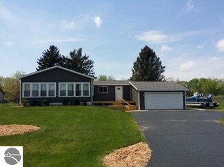 1008 Essex Dr, Weidman, MI 48893
