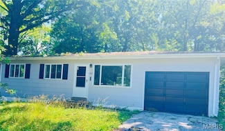 4002 Appleberry Ln, Saint Louis, MO 63121