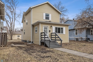 823 9th St N, Fargo, ND 58102