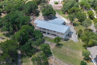 463 Nancy Dr, Canyon Lake, TX 78133