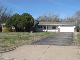 2257 N Fountain St, Wichita, KS 67220