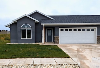 846 Petros Dr, Rapid City, SD 57701