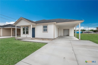 1055 E Pine St, Seguin, TX 78155