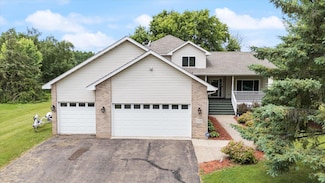 9408 Jennifer Ct, Chisago City, MN 55013