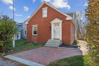 174 Falmouth Rd, Falmouth, ME 04105