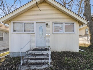 1807 Maple St, Des Moines, IA 50316