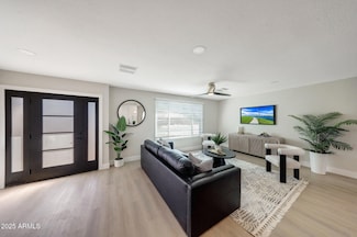 3116 W Gelding Dr, Phoenix, AZ 85053