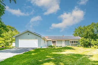 16116 W Gages Lake Rd, Libertyville, IL 60048