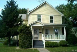 30 W Elizabeth St, Skaneateles, NY 13152