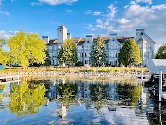 5375 Mariners Cove Dr Unit 111, Madison, WI 53704