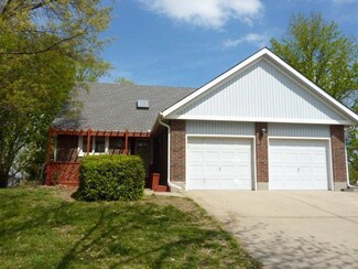 212 NW 101st Place, Kansas City, MO 64155