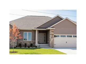 475 Robinwood Dr, Robins, IA 52328