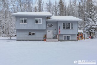 607 Rayburn Dr, Fairbanks, AK 99712