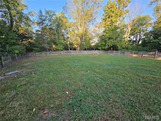 15 Dogwood Ln, Glen Carbon, IL 62034